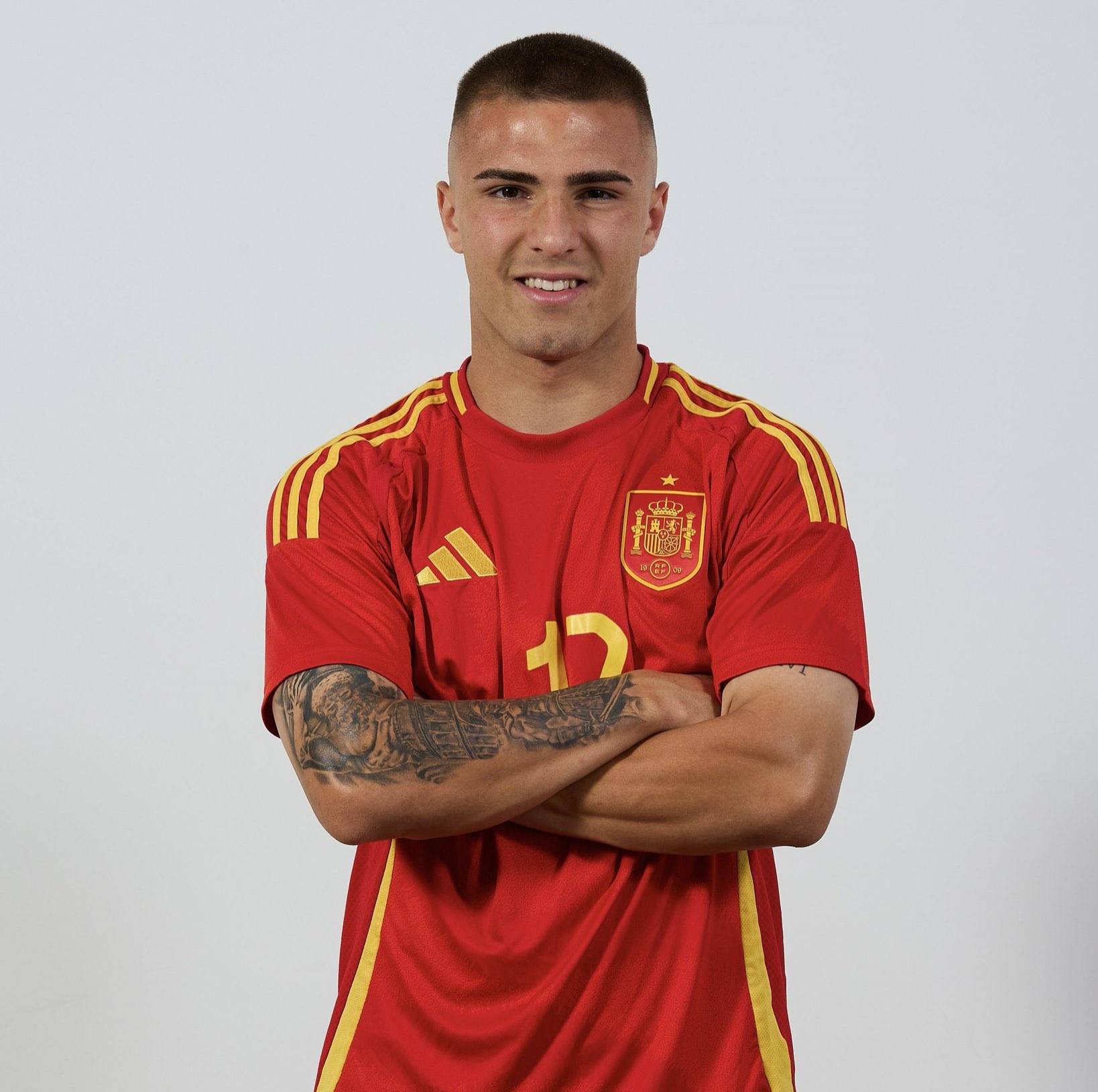 包含反败为胜首场状态出色，西班牙队观众沸腾！，纳达尔重返赛场上演精彩一战的词条-爱游戏手机版