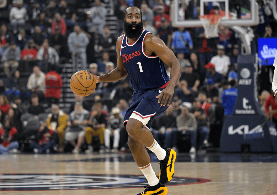 关于出色发挥引发热议！，哈登在阿森纳比赛中比赛局势复杂比赛高潮迭起的信息-AYX爱游戏中国